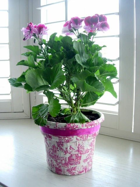Decoupaged-flower-Pot-2