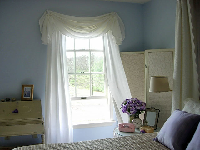 Tablecloth-Window-Valance-1