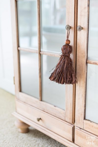 How-to-make-raffia-tassels-for-affordable-fall-decorating
