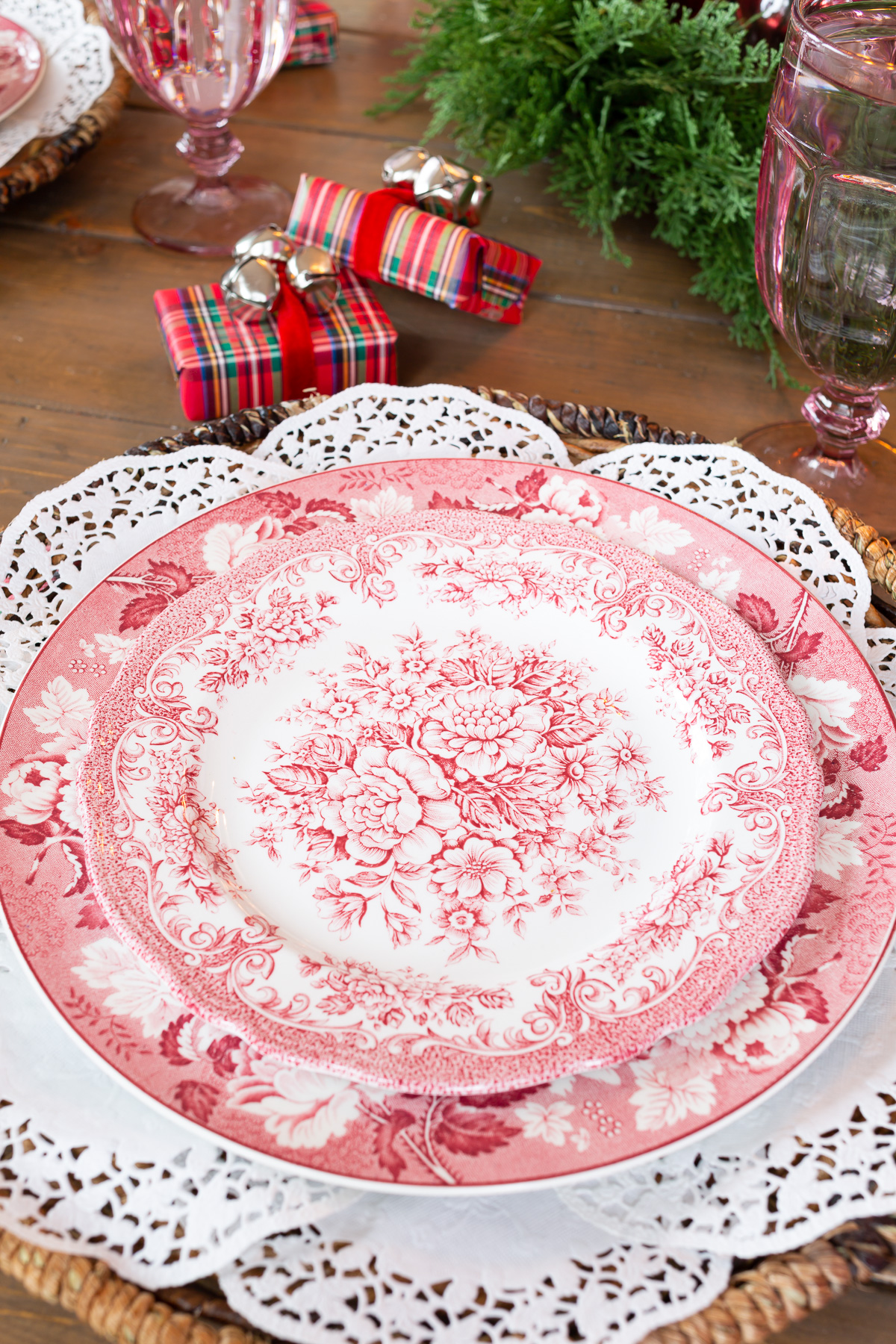 How to Make Pretty Table Placemats or Plate Chargers Using Paper