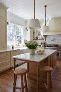 cozy traditionally decorated kitchen