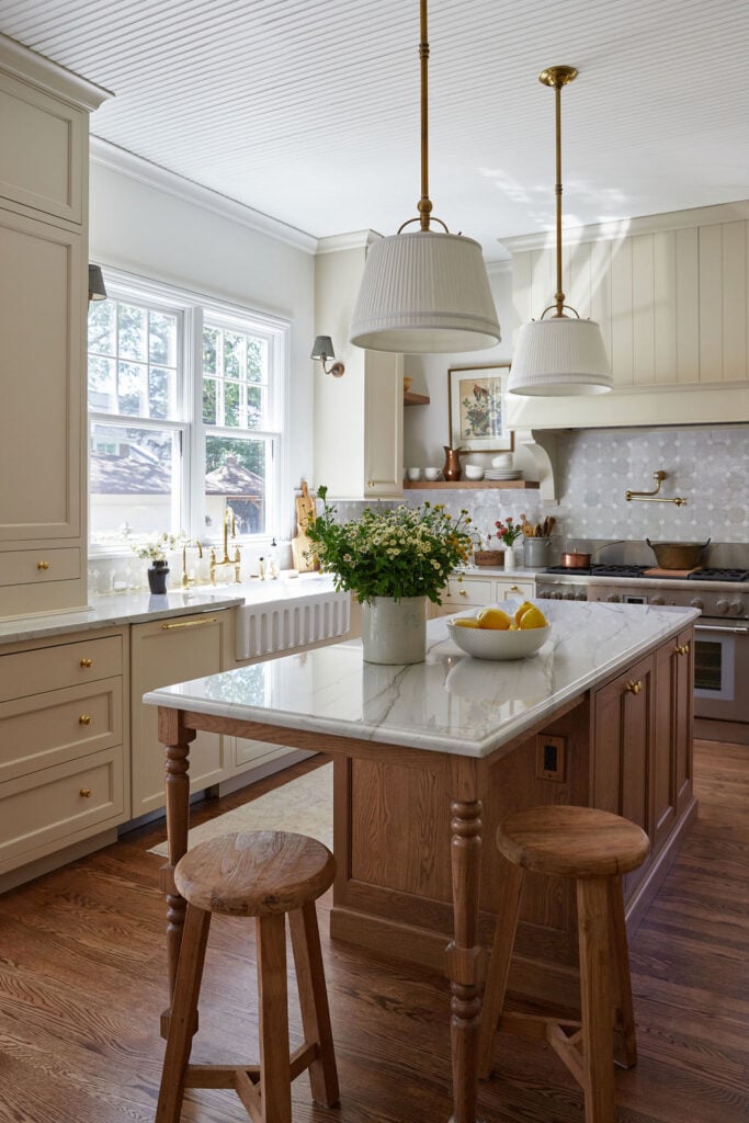 cozy traditionally decorated kitchen