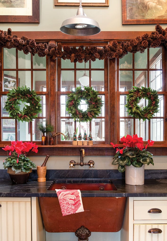 Farmhouse Kitchen Holiday Decor