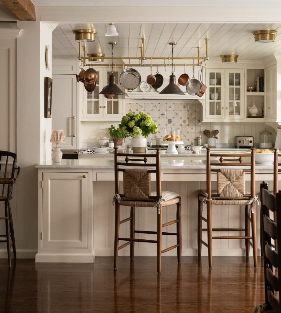 white and wood kitchen